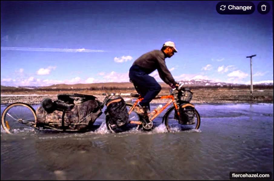 Si vous avez fait un peu de vélo dans votre vie, imaginez l'effort que cela représente : pédaler avec 100 kilos de matériel, dans l'eau !