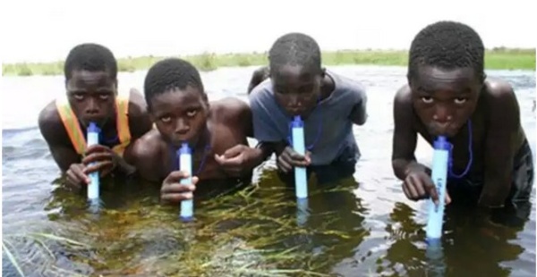 Une "paille" qui filtre l'eau et qui pourrait sauver des millions de vies